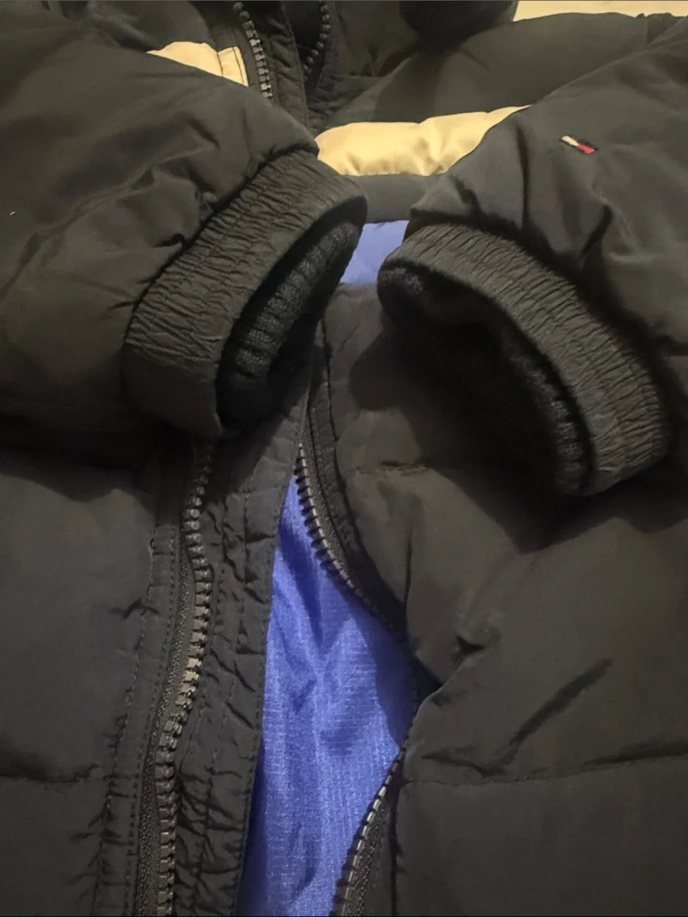 Tommy Hilfiger Navy Puffer Jacket with Blue Lining and Cream Stripe